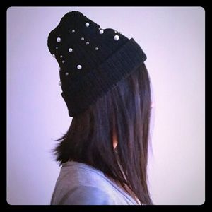 PEARL STUDDED BEANIE
